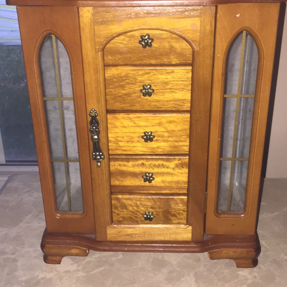 Jewelry box